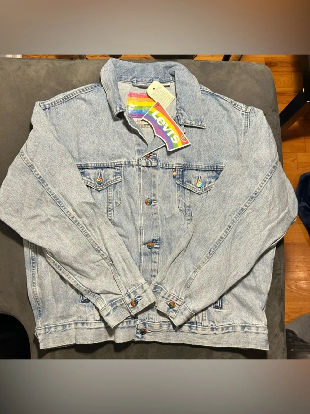 Levi’s Premium Pride Denim Jacket Rainbow Buttons Graphic Back NWT Size Large - Picture 1 of 7